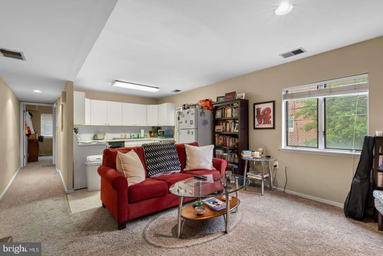 821 CATHARINE STREET