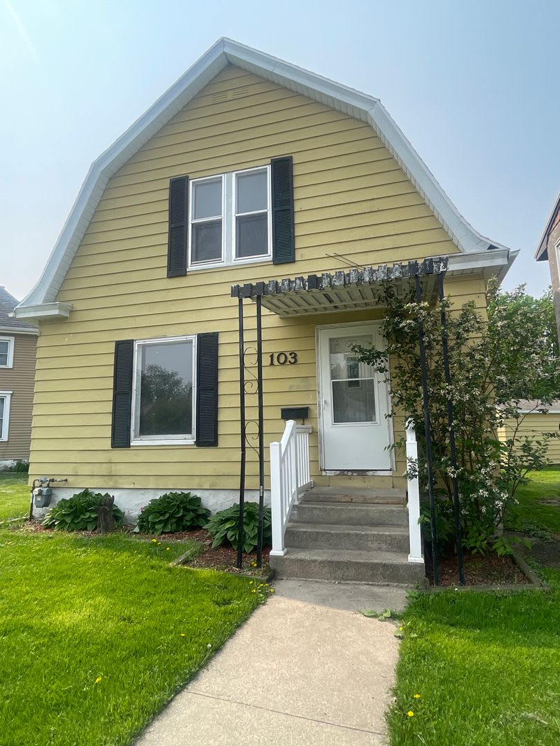 3 bedroom 1.5 bath house!