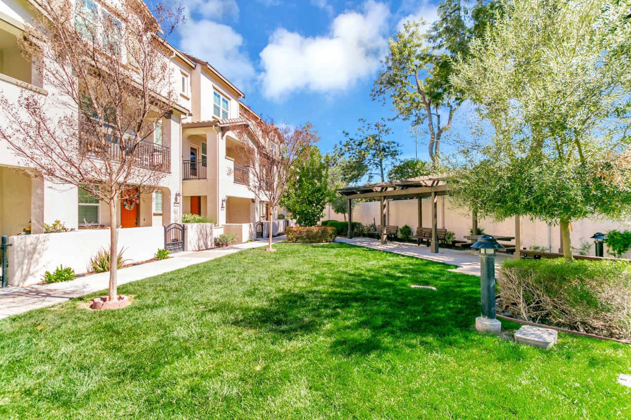 3-Bedroom 2.5-Bathroom Santa Clara Townhome