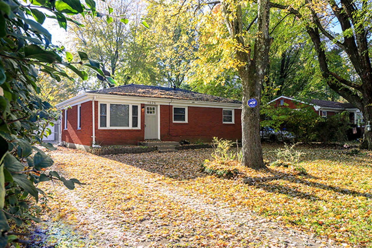 3 bedroom 1 bath in Valley Station!