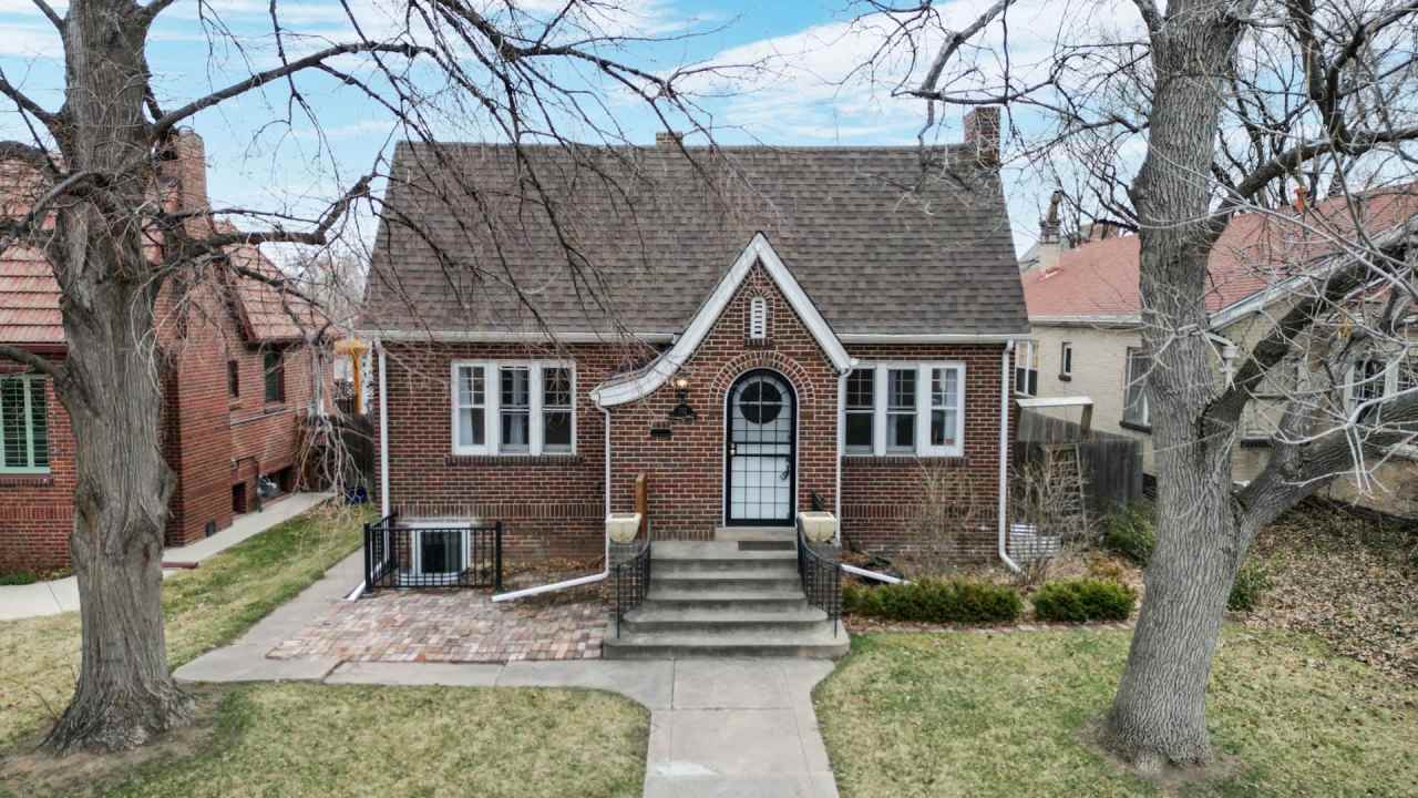 Amazing Congress Park Location 5 bed/2 bath home