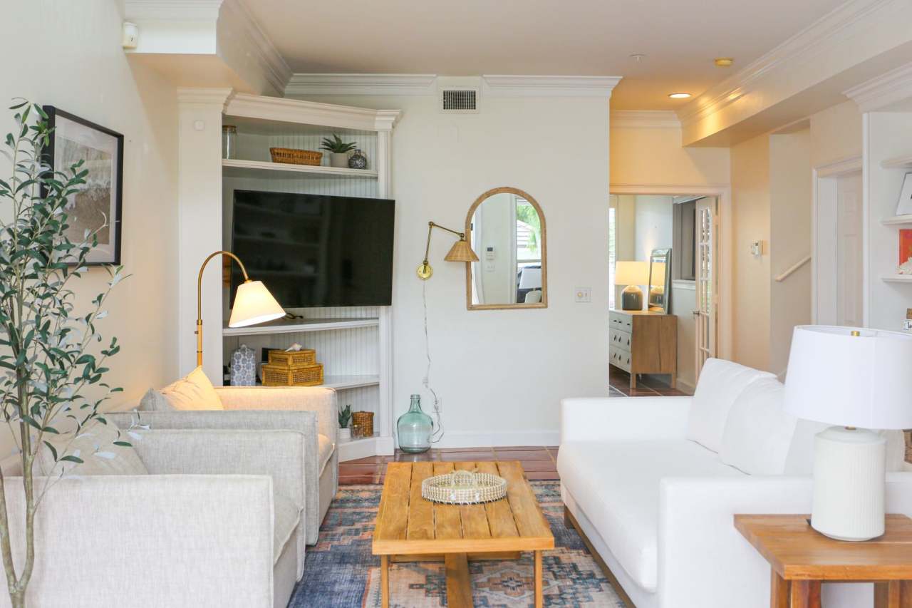 ***OLD NAPLES ***NEW PICTURES TO COME***FULLY FURNISHED RENTAL***WALK TO THE BEACH***