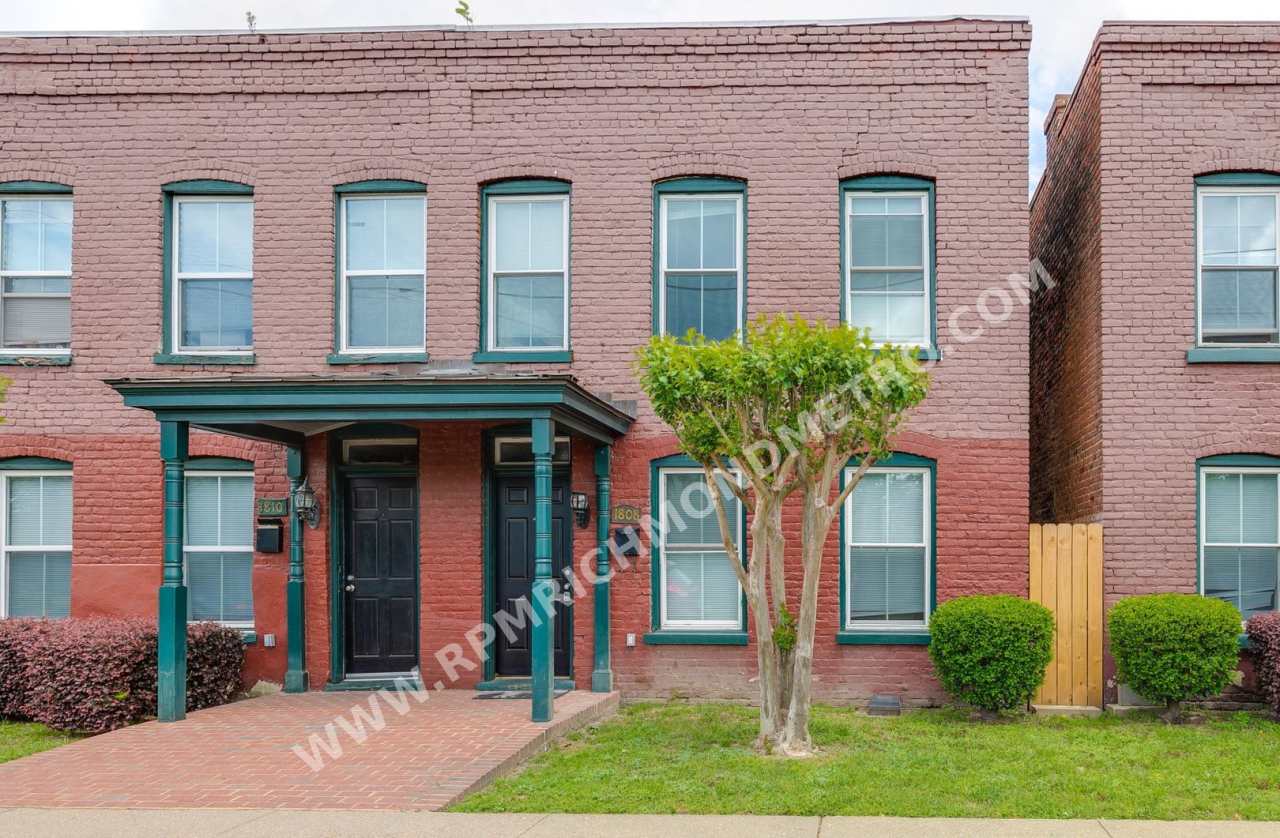 "Limited time only! $30 application fee" "FIRST FULL MONTH'S RENT FREE!!" Awesome Location, 3 Bedroom Row Home available August 1st!