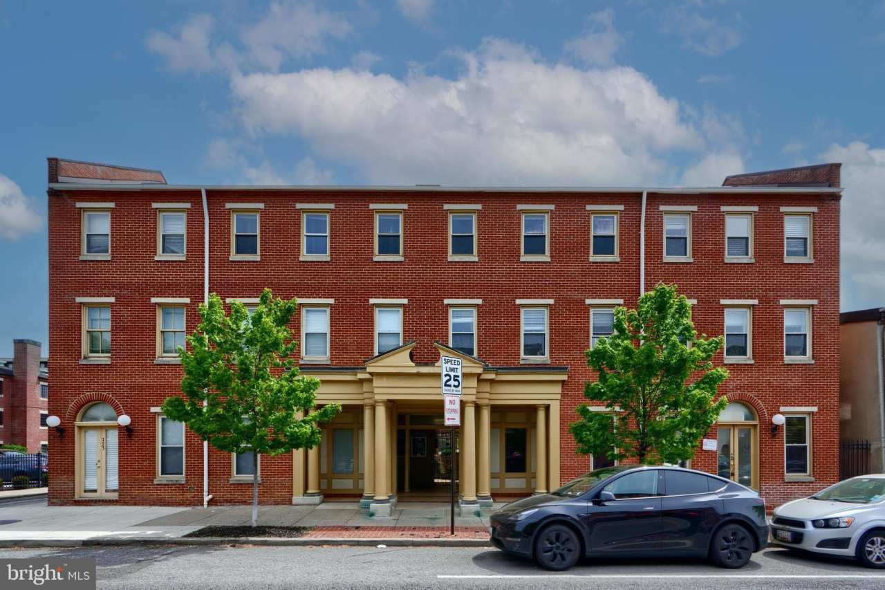 723 CHARLES STREET S