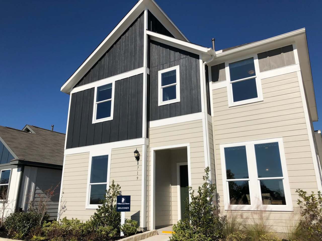 Recent Construction: Mueller Area - 4 BR / 3 BA - 2 Car Garage - Community Pool