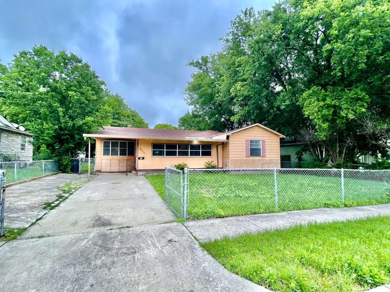 Welcome to your charming 3-bedroom, 1-bathroom home in the heart of Killeen, TX!