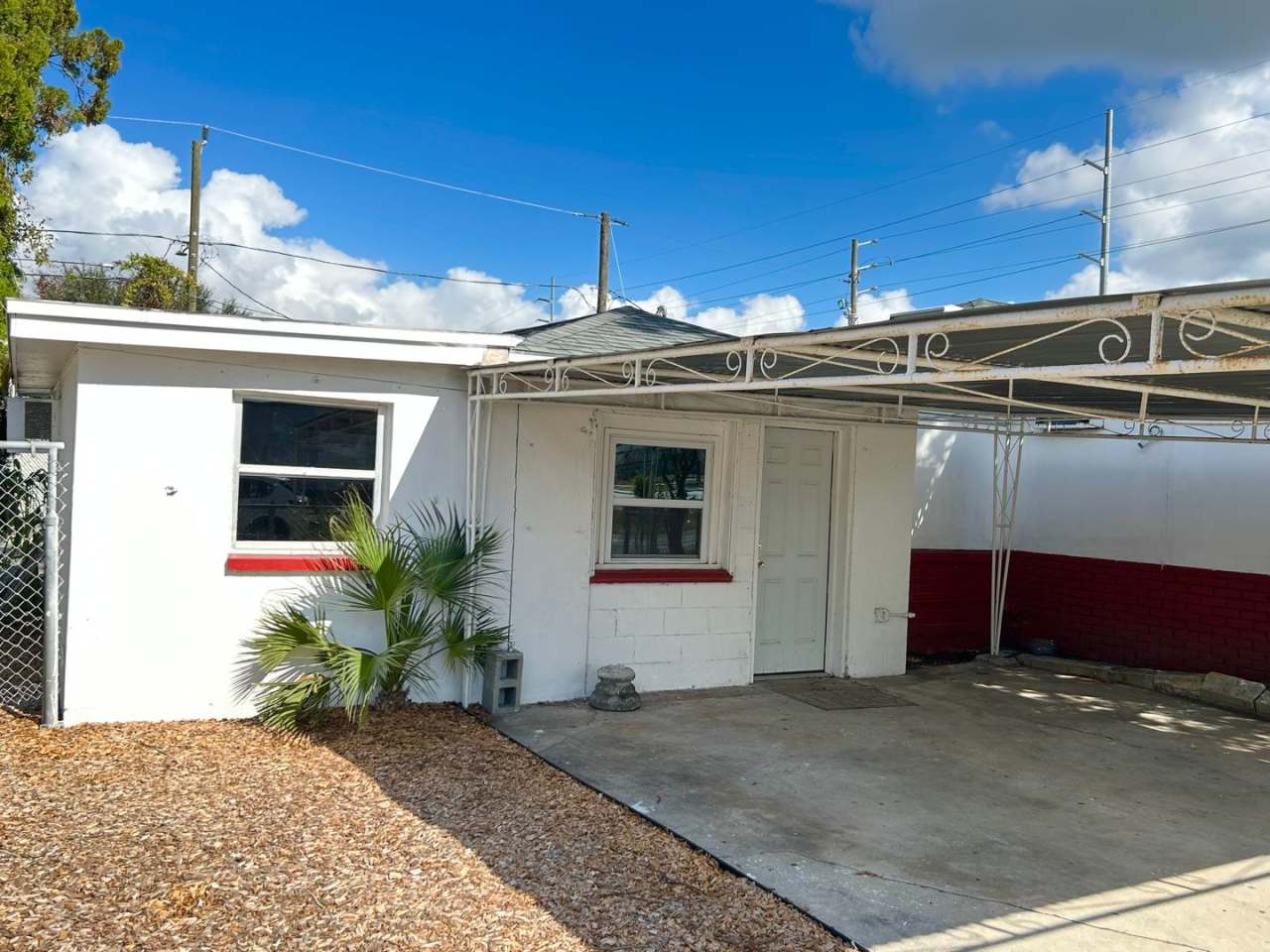 Updated 1 Bed 1 Bath Unit in Super Convenient Location!