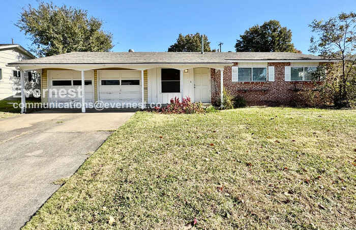 1113 North Hickory Avenue