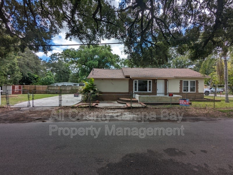 208 W Kirby St