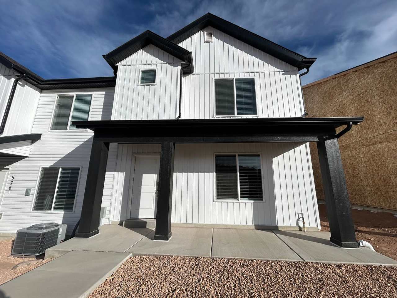 END UNIT - Brand New Home by DR. HORTON.