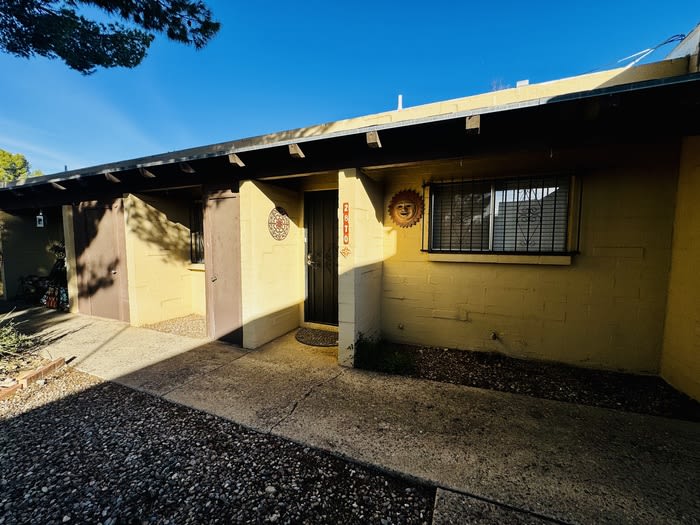 2870 North Beverly Avenue