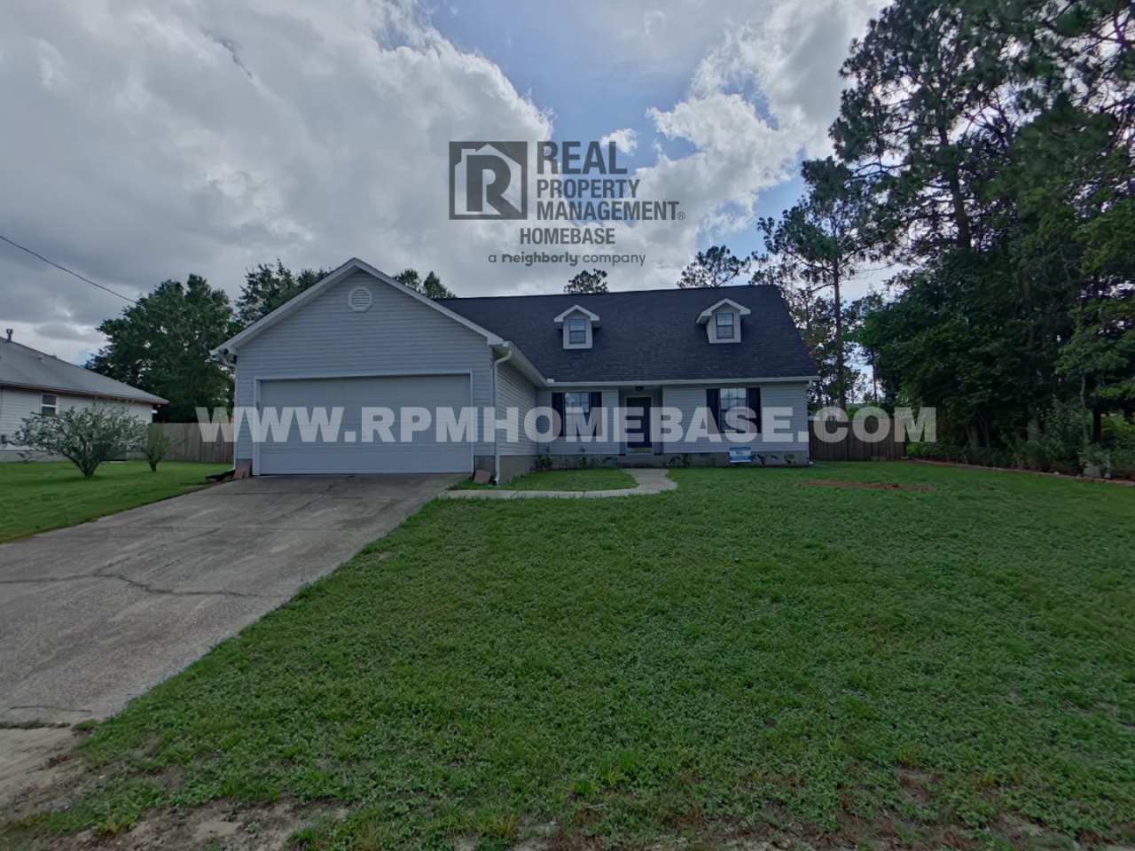 Charming 4-Bedroom Home with Spacious Yard and Bonus Rooms in Crestview