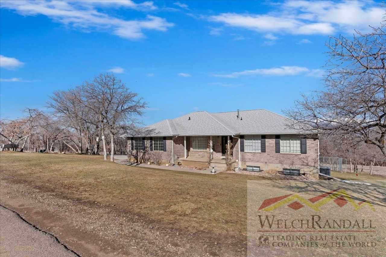 Spacious Single-Family Home in Woodland Hills