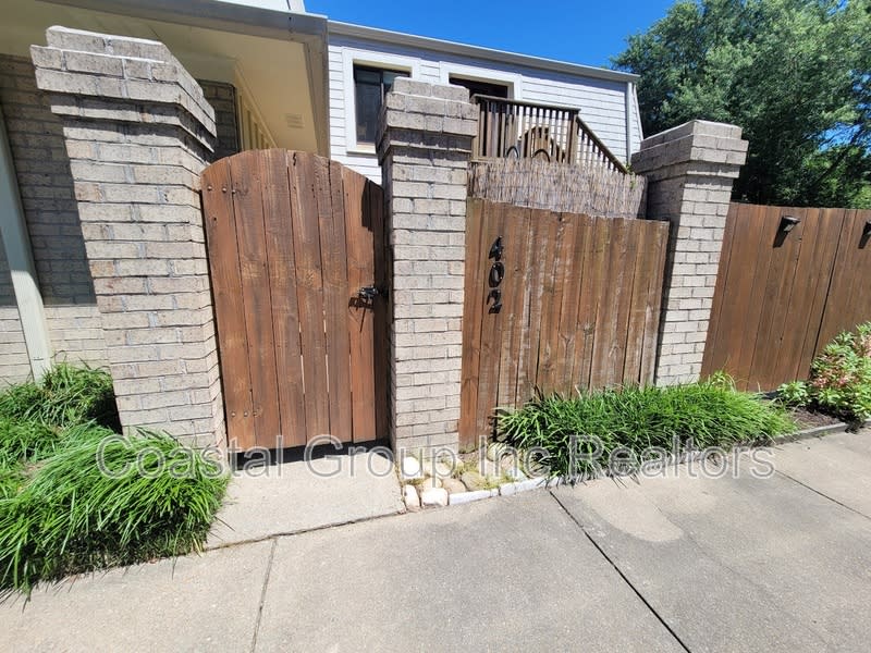 402 Duck Hunter Court - 1