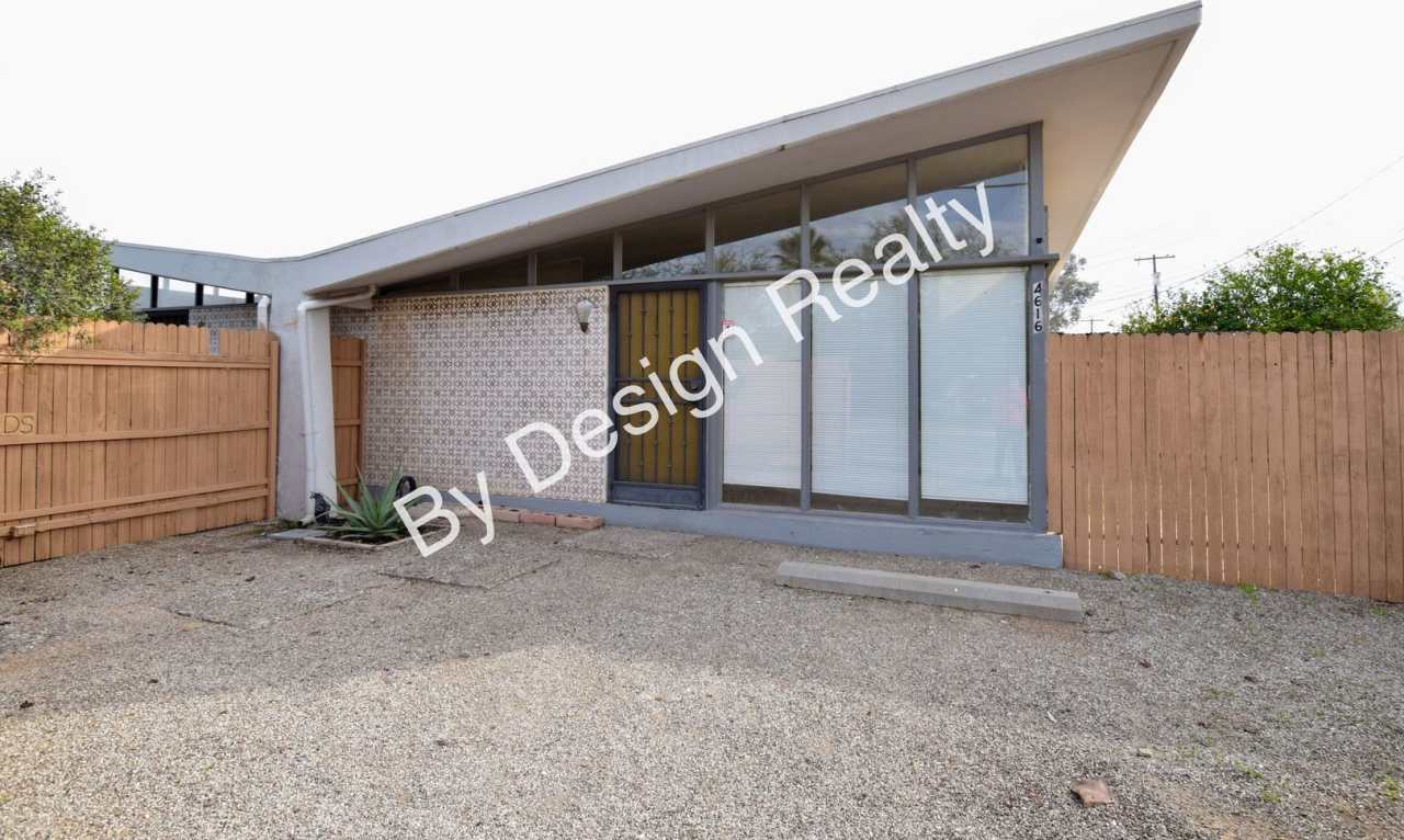 Sun-Drenched Mid-Century Living Near Garden District