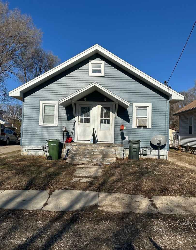 1 Bedroom, 1 Bath Duplex located at 313 Dearborn Waterloo, IA