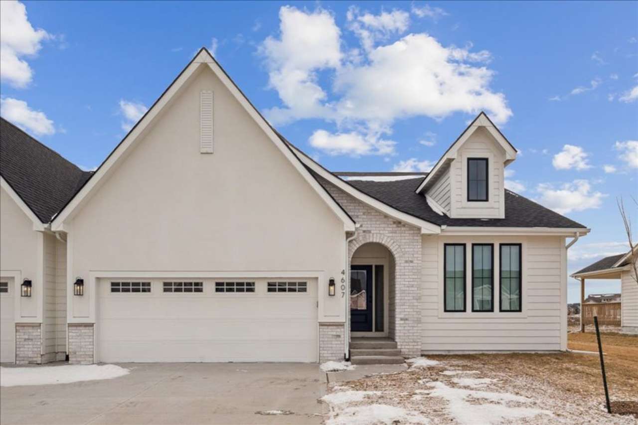 STUNNING TOWNHOME!! 4 Bed, 3 Bath Townhome in Ankeny