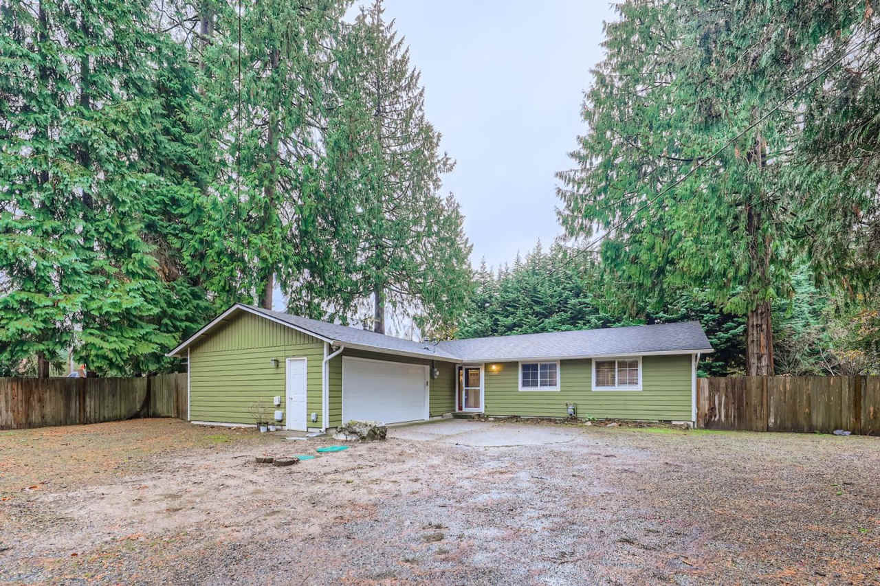 Amazing 4bed/2bath Home with Attached Garage in Kirkland!