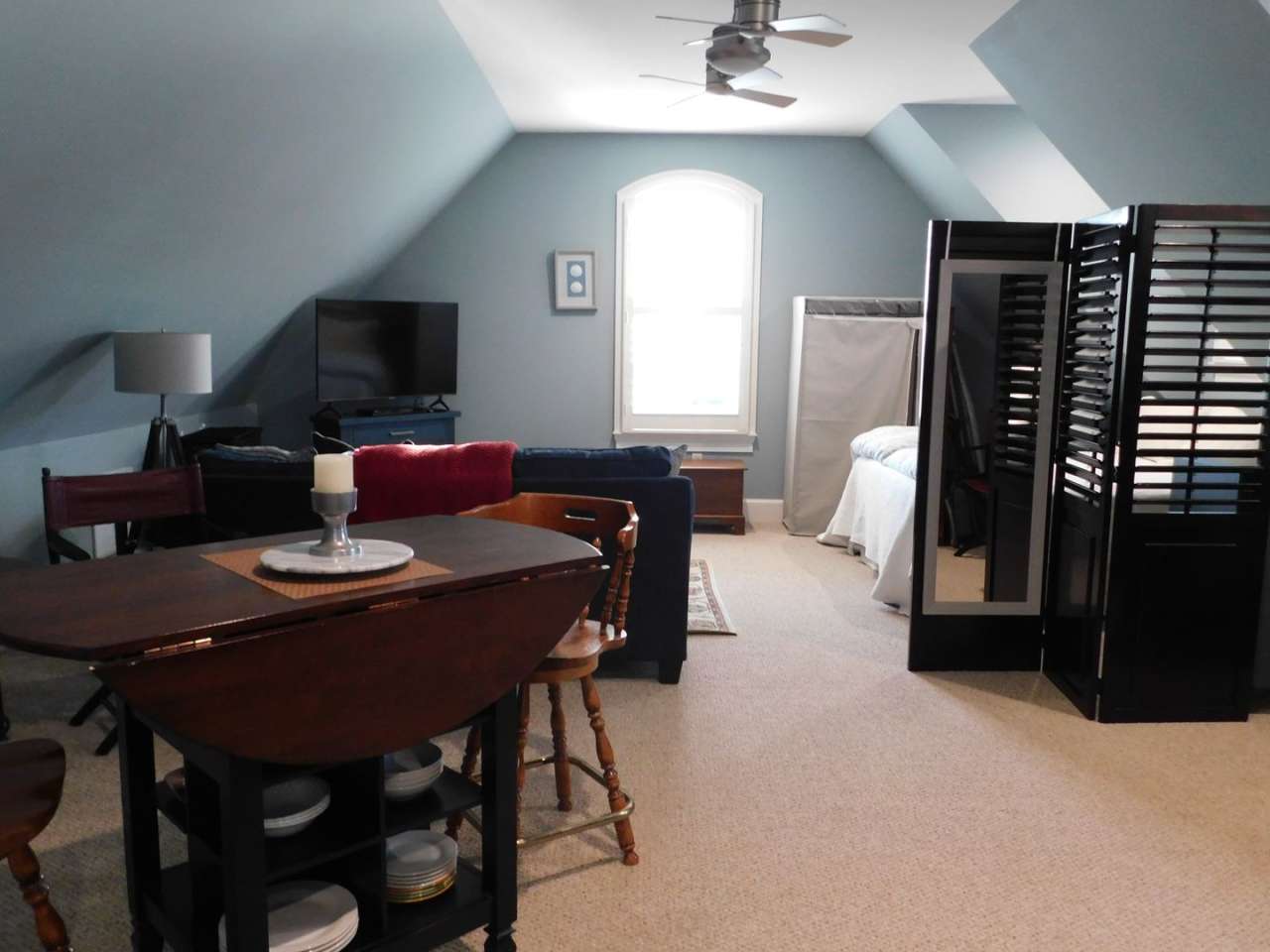 Fully furnished in-law suite with views of historic Winchester!