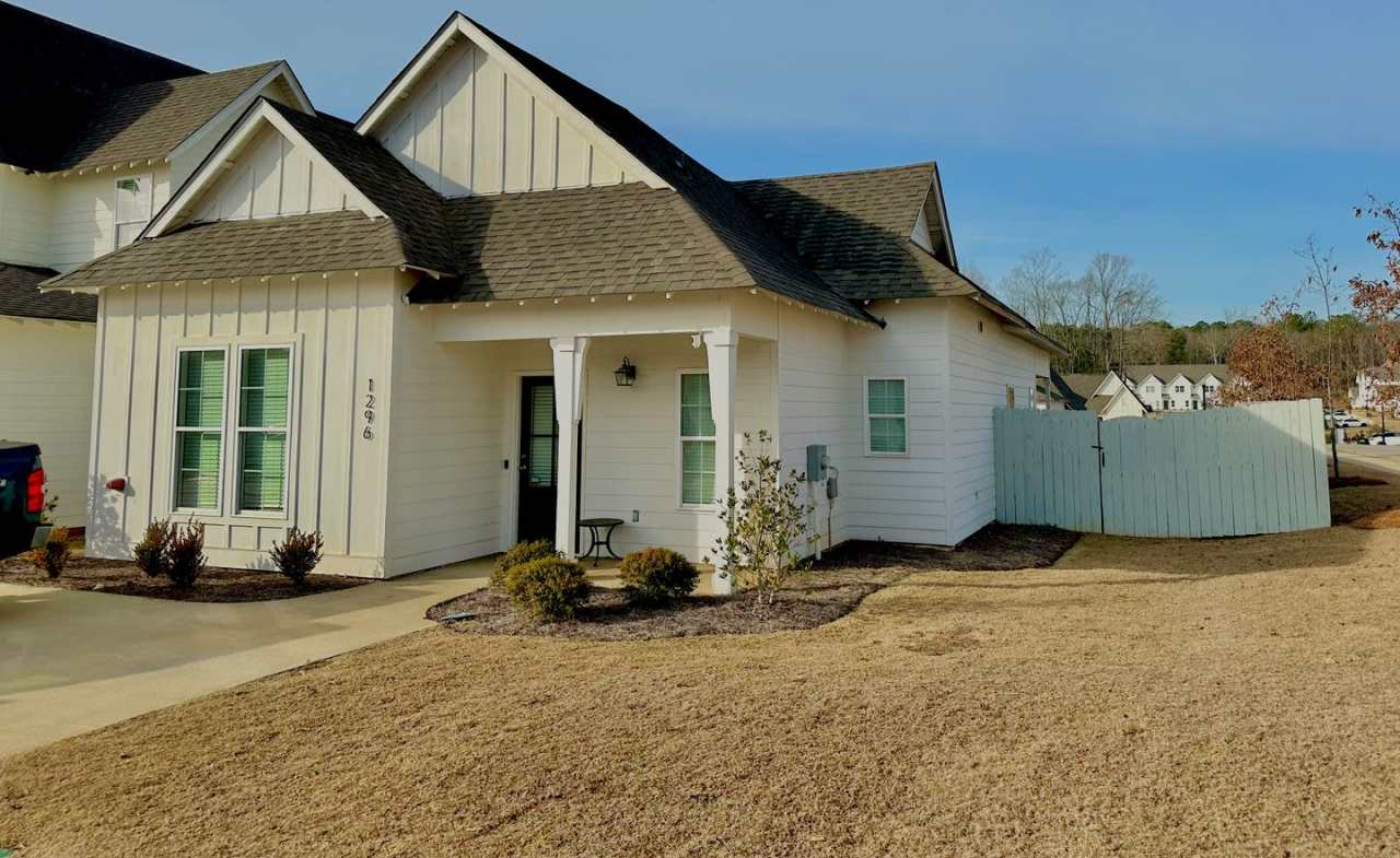 Precious Cottage House in the New Fox Run Village