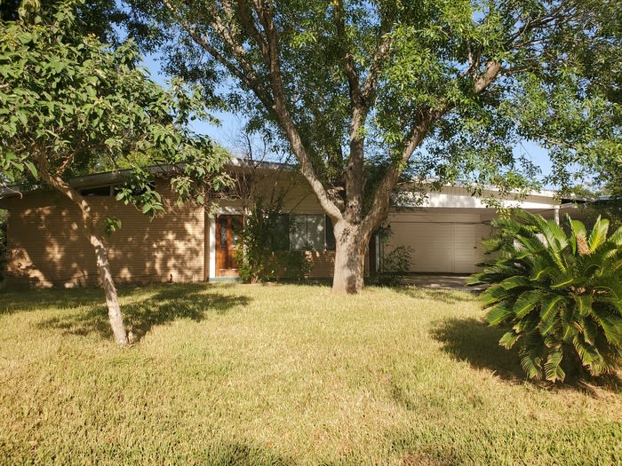 814 East Ebony Drive