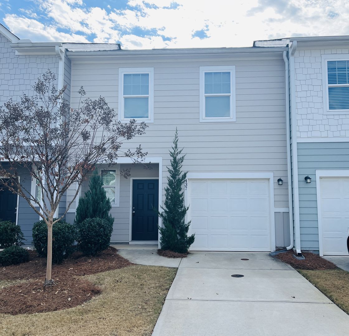 ***MOVE IN SPECIAL -$500 OF FIRST 2 MONTHS RENT WITH A JANUARY 31ST OR SOONER MOVE IN DATE***Welcome home! Beautiful 2 bedroom, 2.5 bathroom townhome located in Cartersville! Must see!