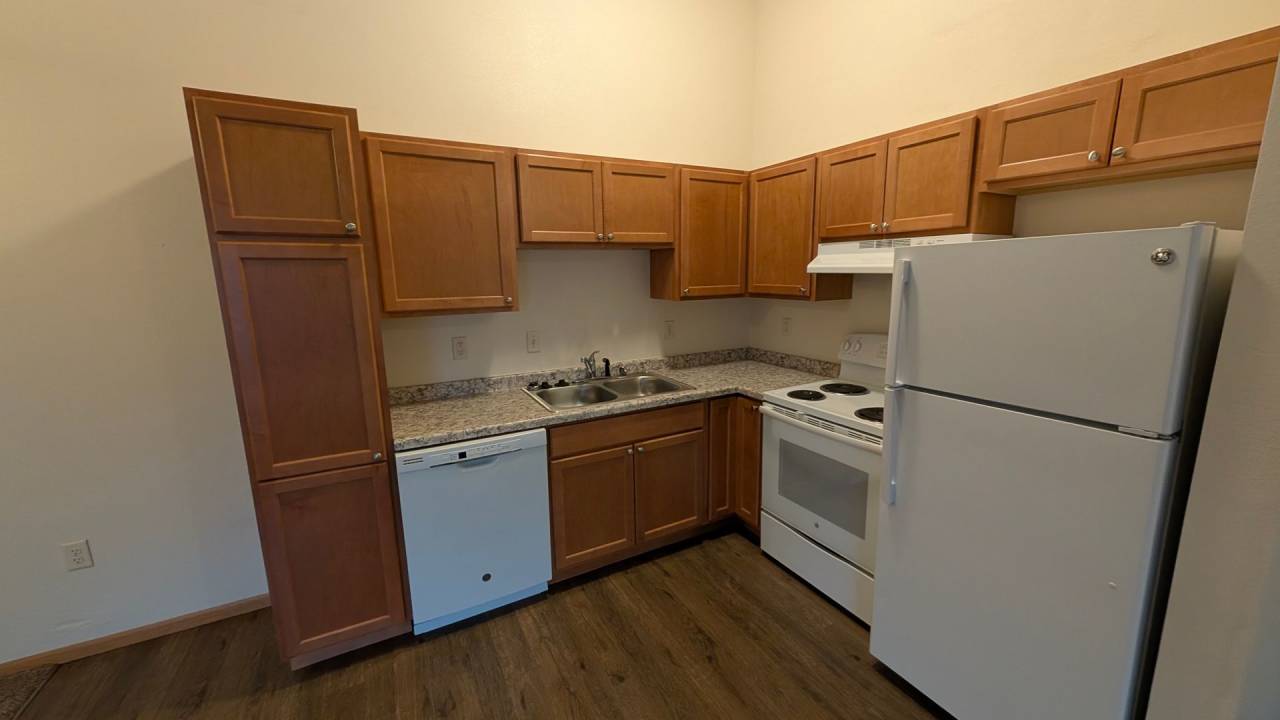 Riverwood Apartments - 512 McEvoy St