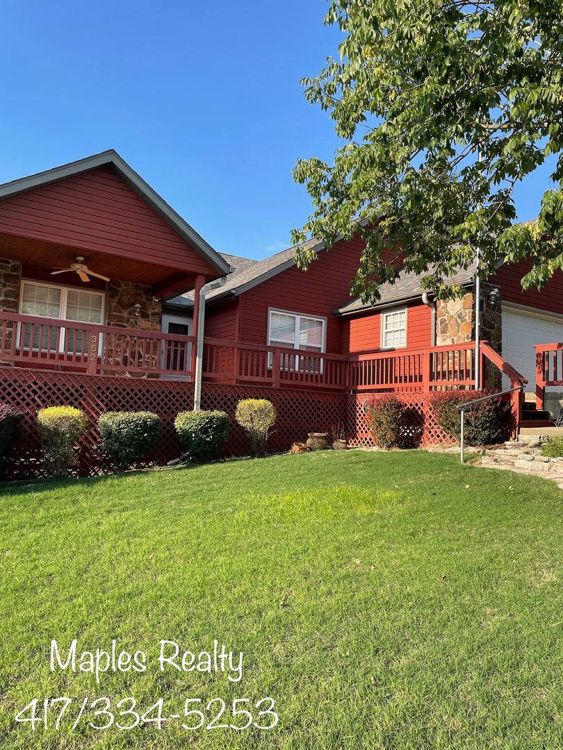 VERY NICE 3 bedroom home in Branson, MO for lease - LOTS of BANG for your BUCK