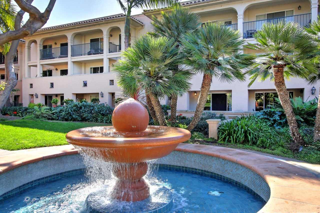 Lovely ground floor unit at the incredible El Escorial! Santa Barbara:)