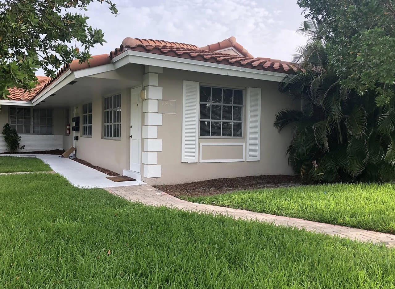 2738 Northeast 28th Court