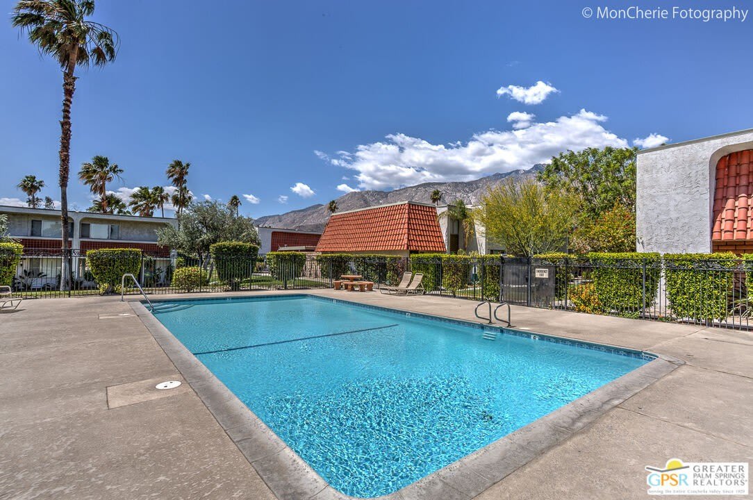 2166 N Indian Canyon Dr unit: C