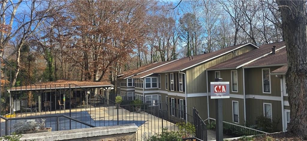 5151 ROSWELL Road unit: 8