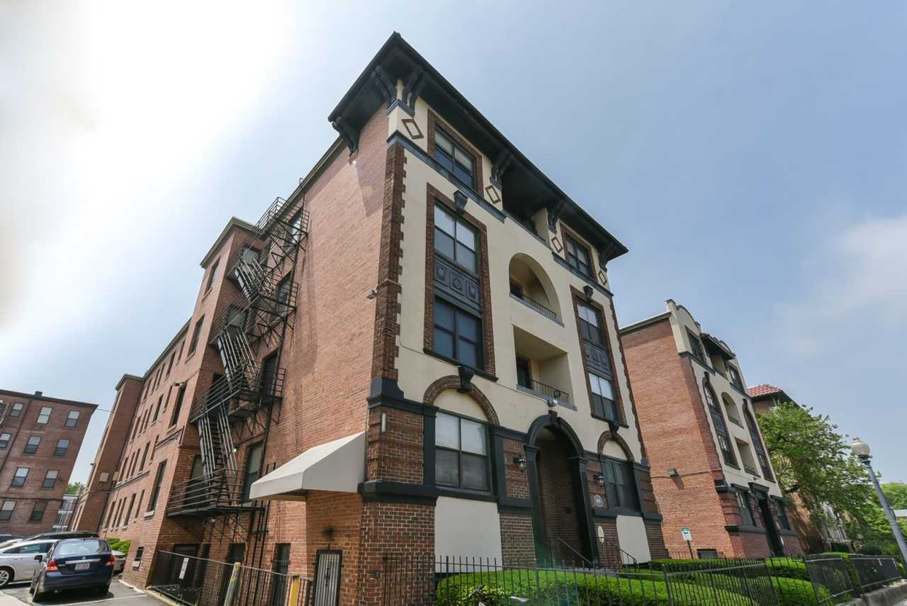 Columbia Heights Two Bedroom/One Bathroom In Amazing Location! Washer/Dryer in Unit!