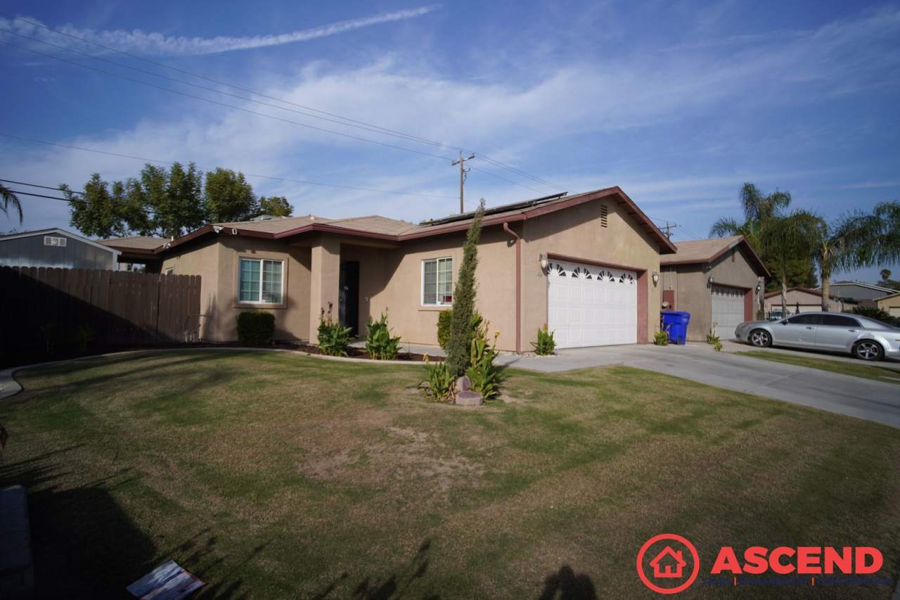 Fully Furnished Home In East Bakersfield!
