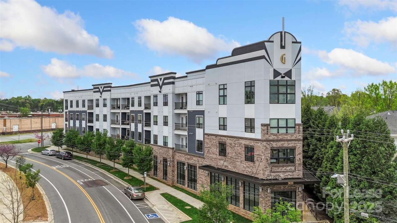 3630 N Davidson Street unit: 3301