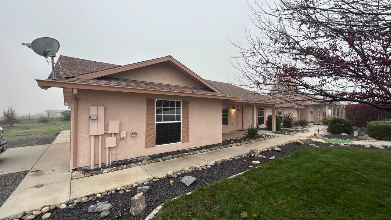 14575 Avenida Central