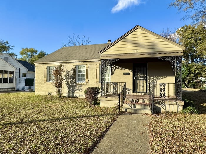 3880 Spottswood Avenue