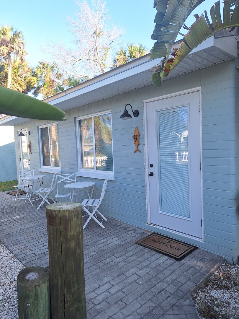 LONG TERM FURNISHED EFFICIENCY-ALL UTILITES INCLUDED!