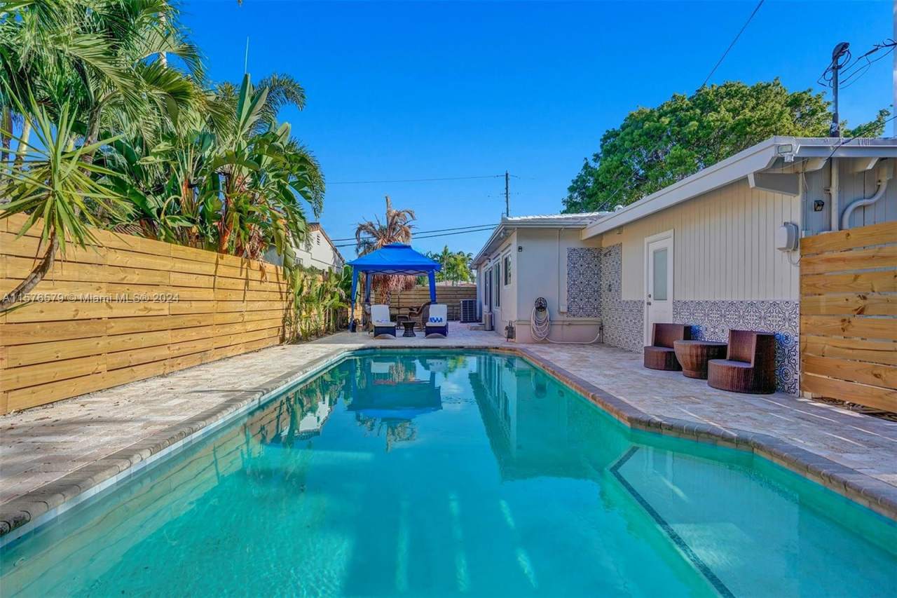 1800 N Victoria Park Rd