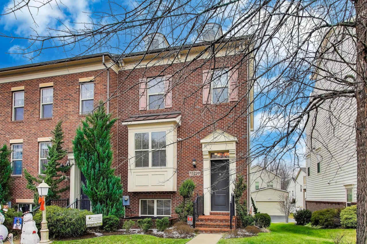 END UNIT TH - 4 Bed + 3.5 baths 2 car garage