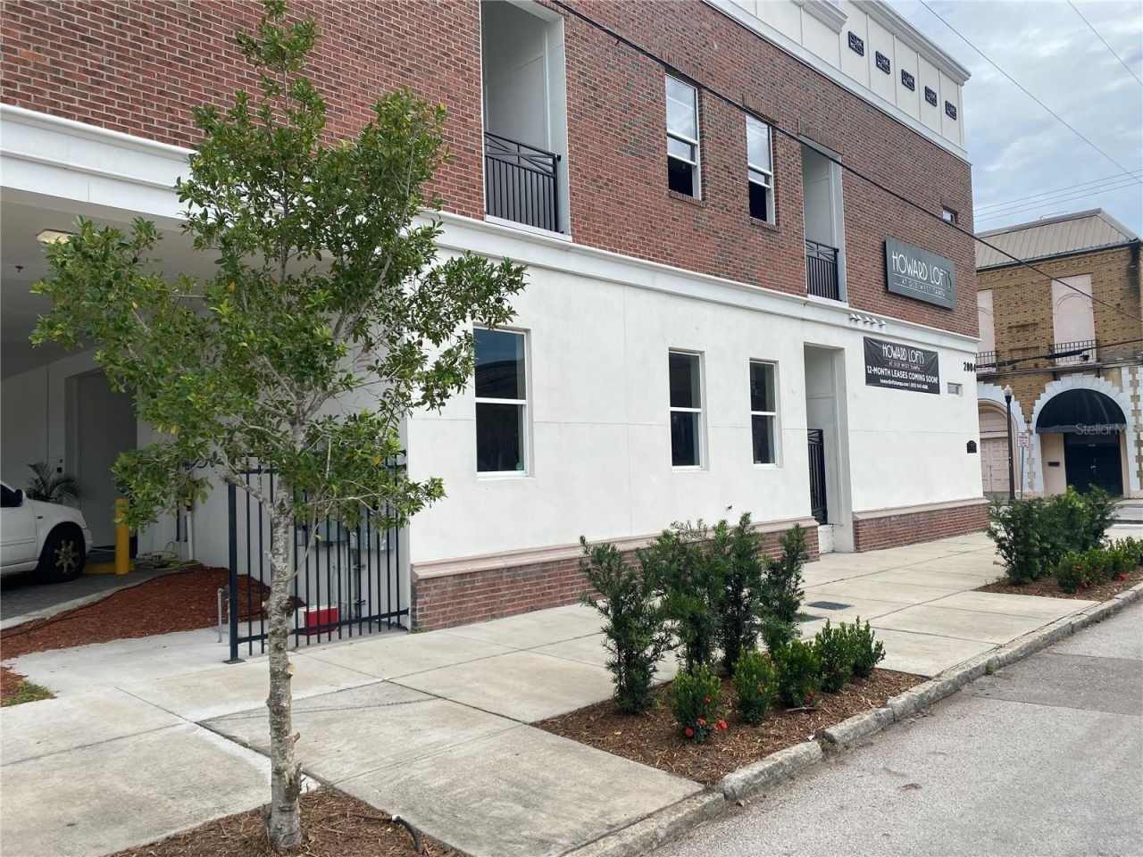 2004 N HOWARD AVENUE