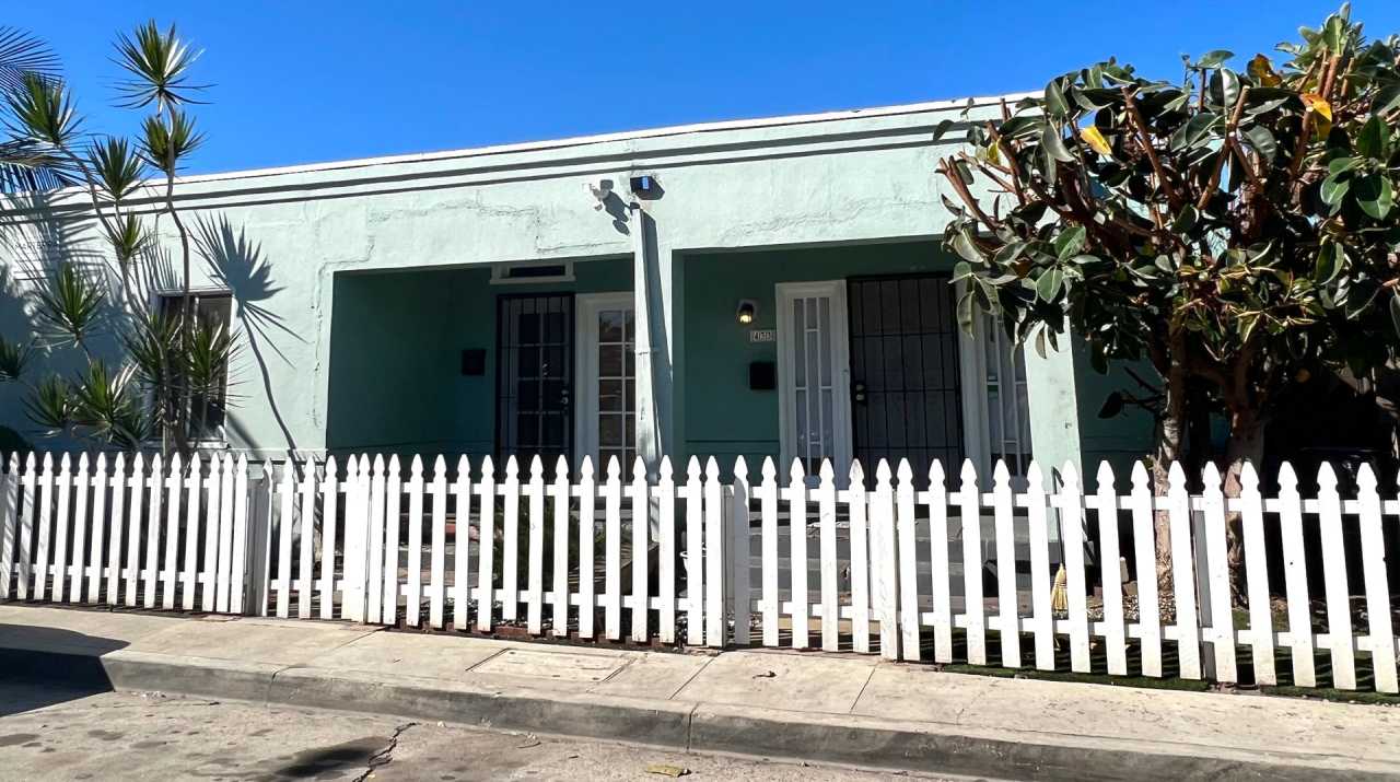 Retro Style Two Bedroom, Centrally Located