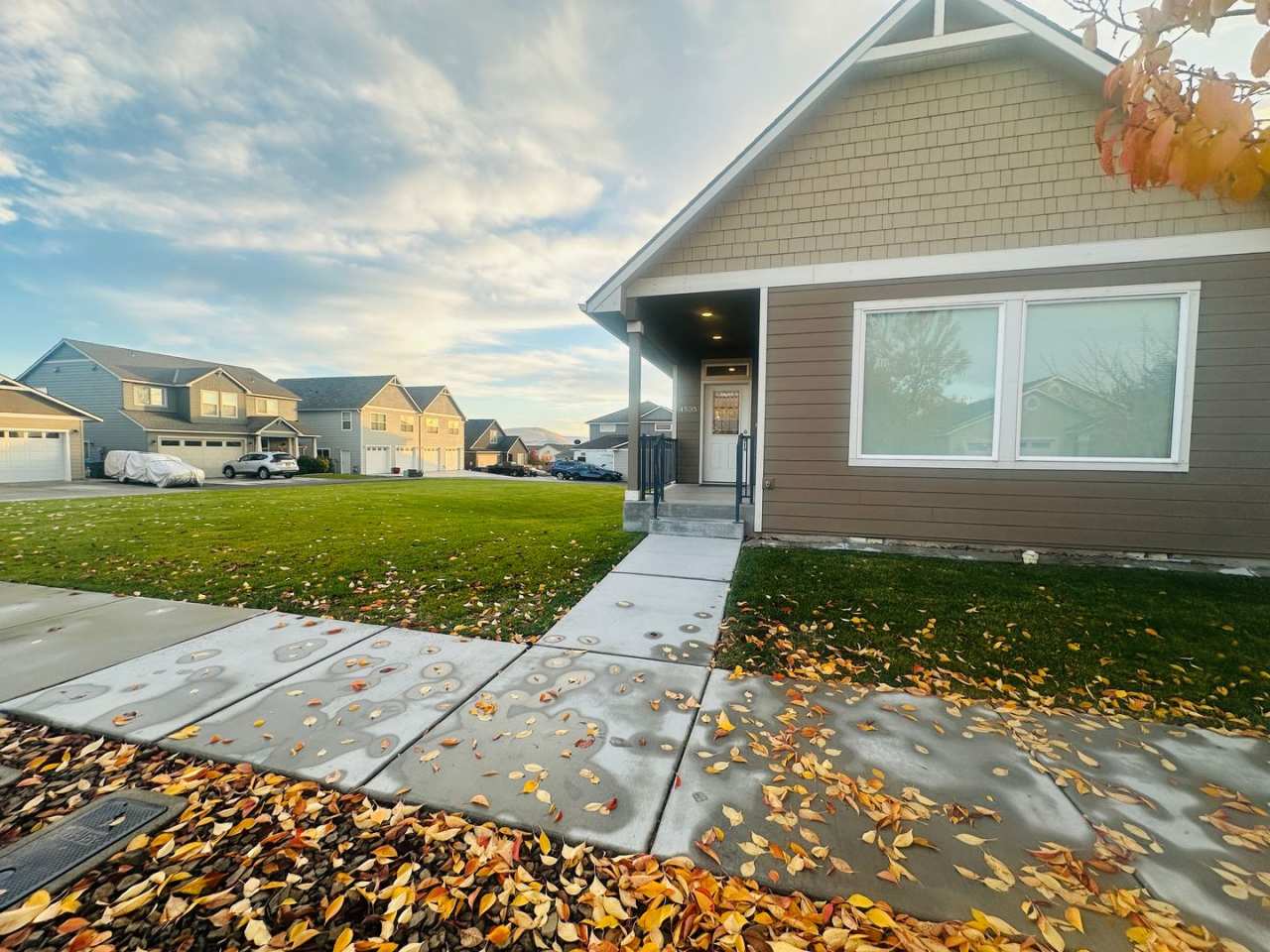 Spacious Duplex in Badger Mountain South