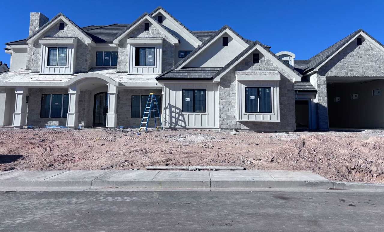 Gorgeous 7 bed 8 bath home with Swimming Pool and RV Garage