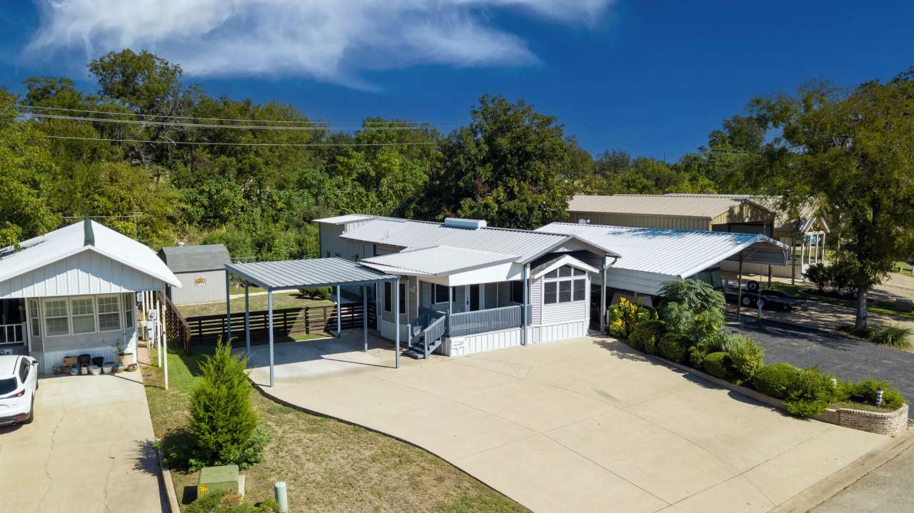 Lakeside Living in the Heart of Granbury