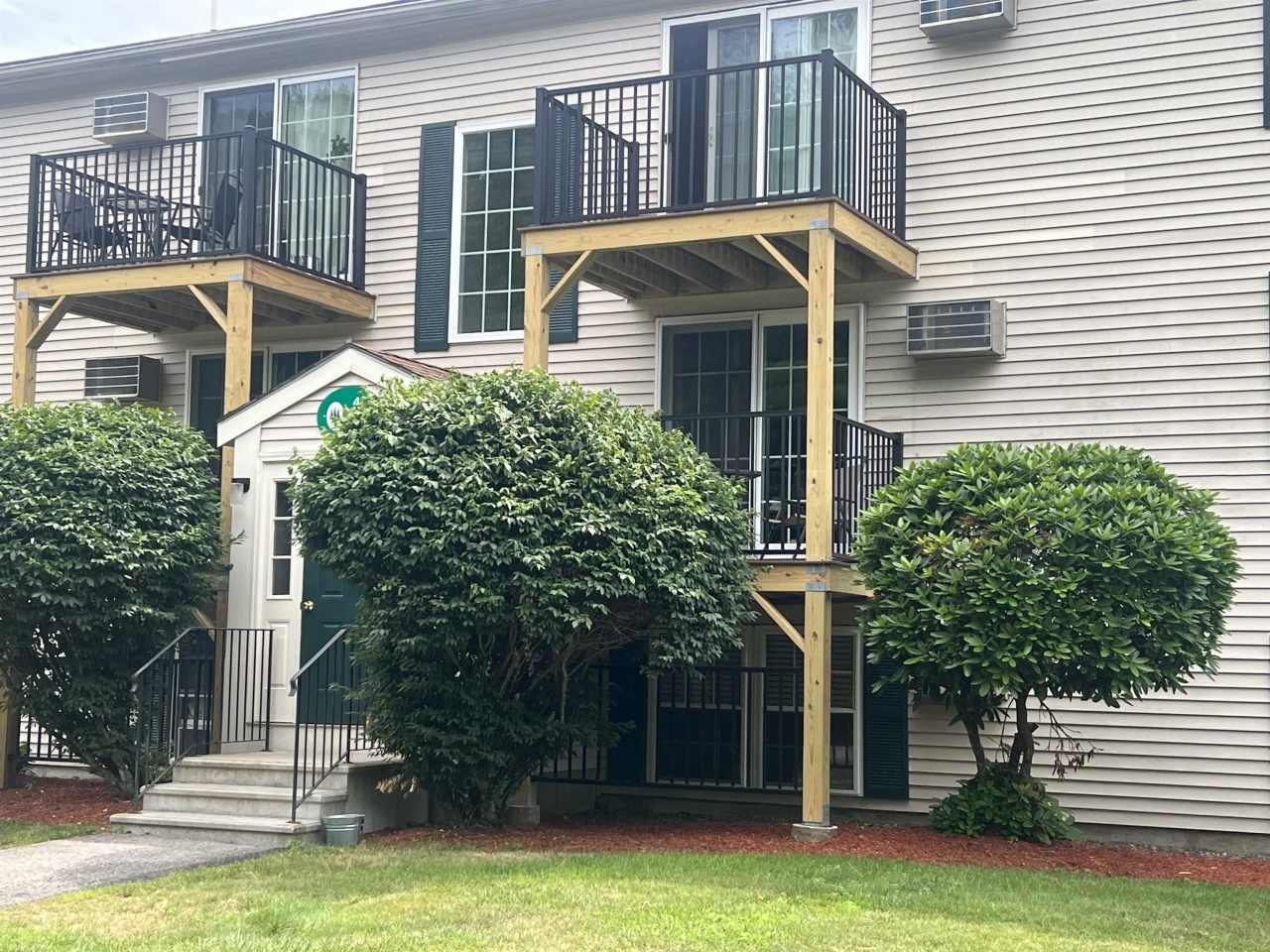 402 White Cedar Boulevard