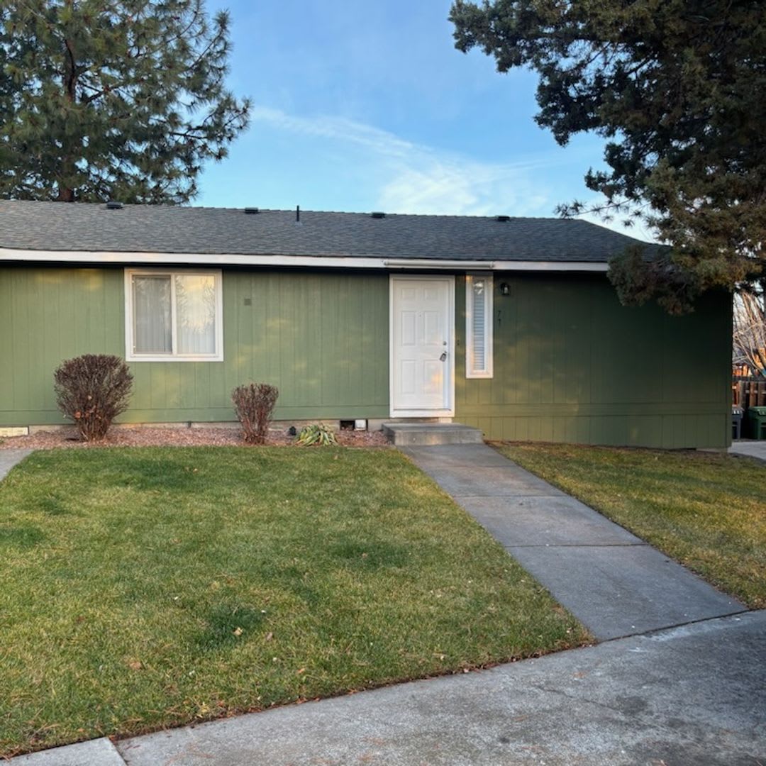 *Your New Home Awaits* 2 Bedroom / 1 Bath Duplex