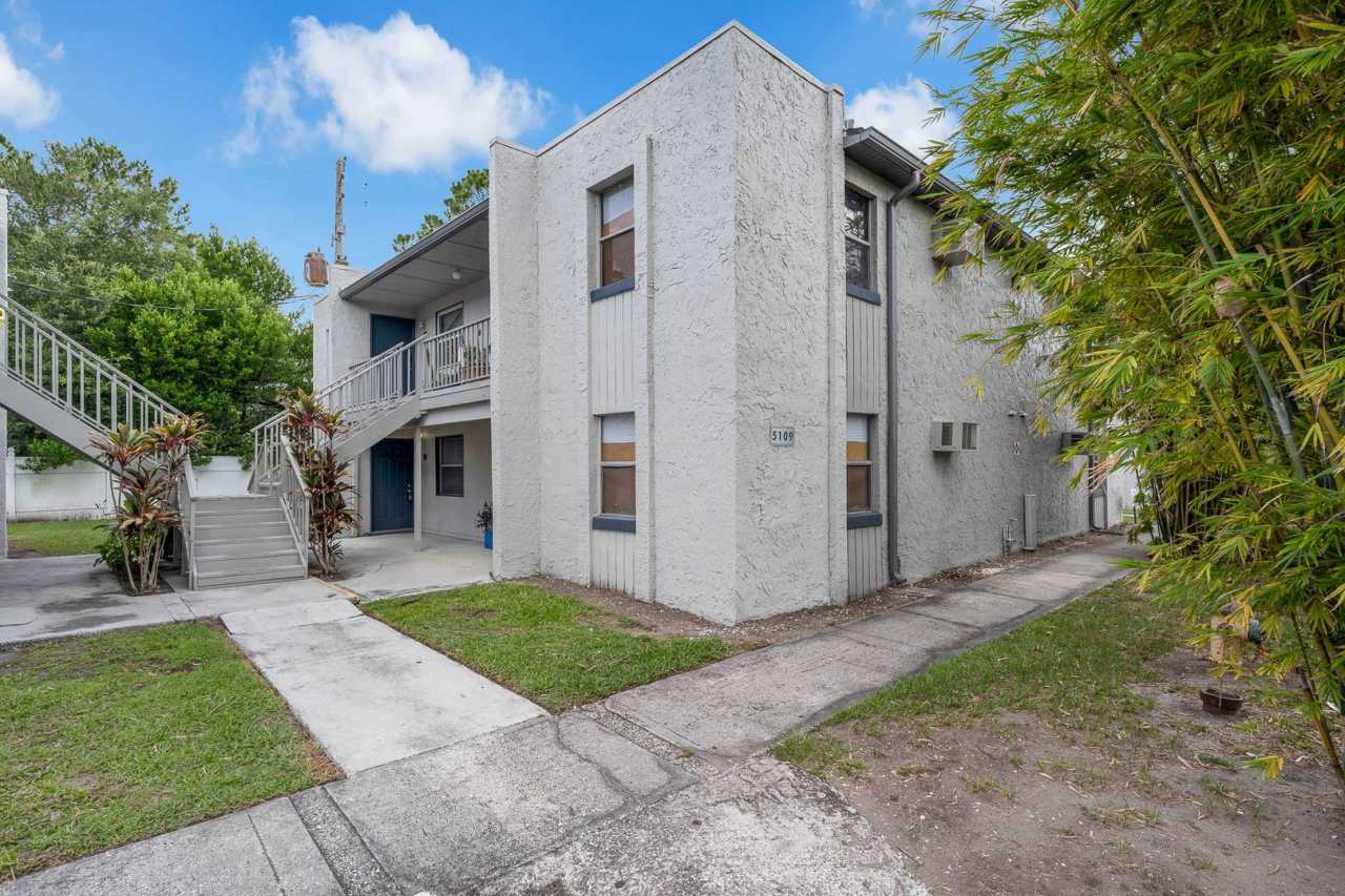 1BD/1BA Apartment off Curry Ford in Henley Park Apartments!