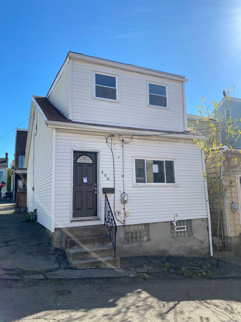 NEWLY RENOVATED 2 BEDROOM IN THE HEART OF BLOOMFIELD!