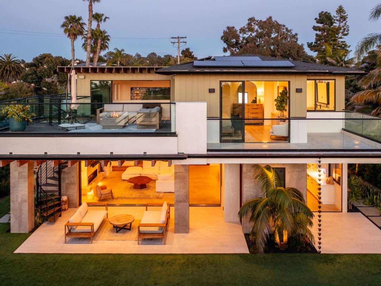 Fully Furnished, Modern Luxury, Outdoor Living, Close to Beaches